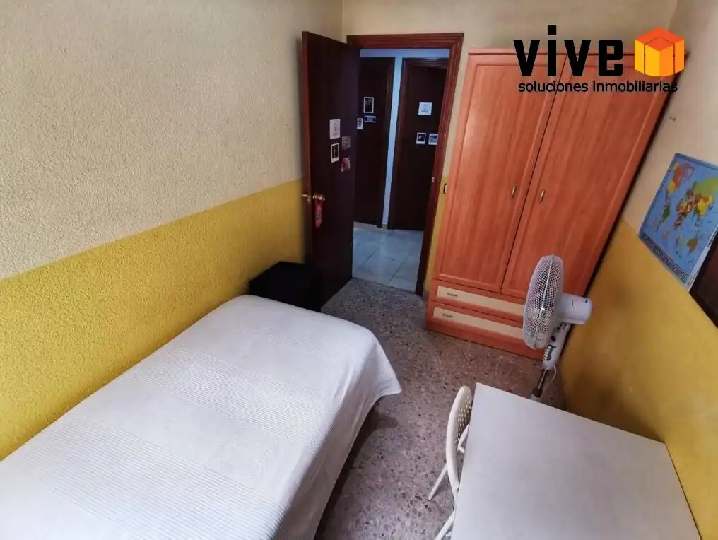 Bedroom of Flat for sale in Sevilla  with Air Conditioner and Terrace