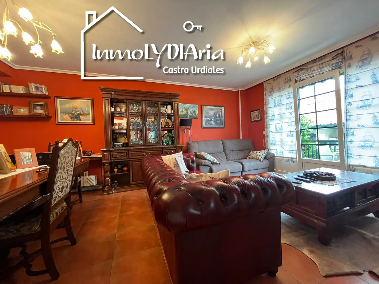 Sala de estar de Casa o chalet en venta en Castro-Urdiales con Calefacción, Jardín privado y Parquet