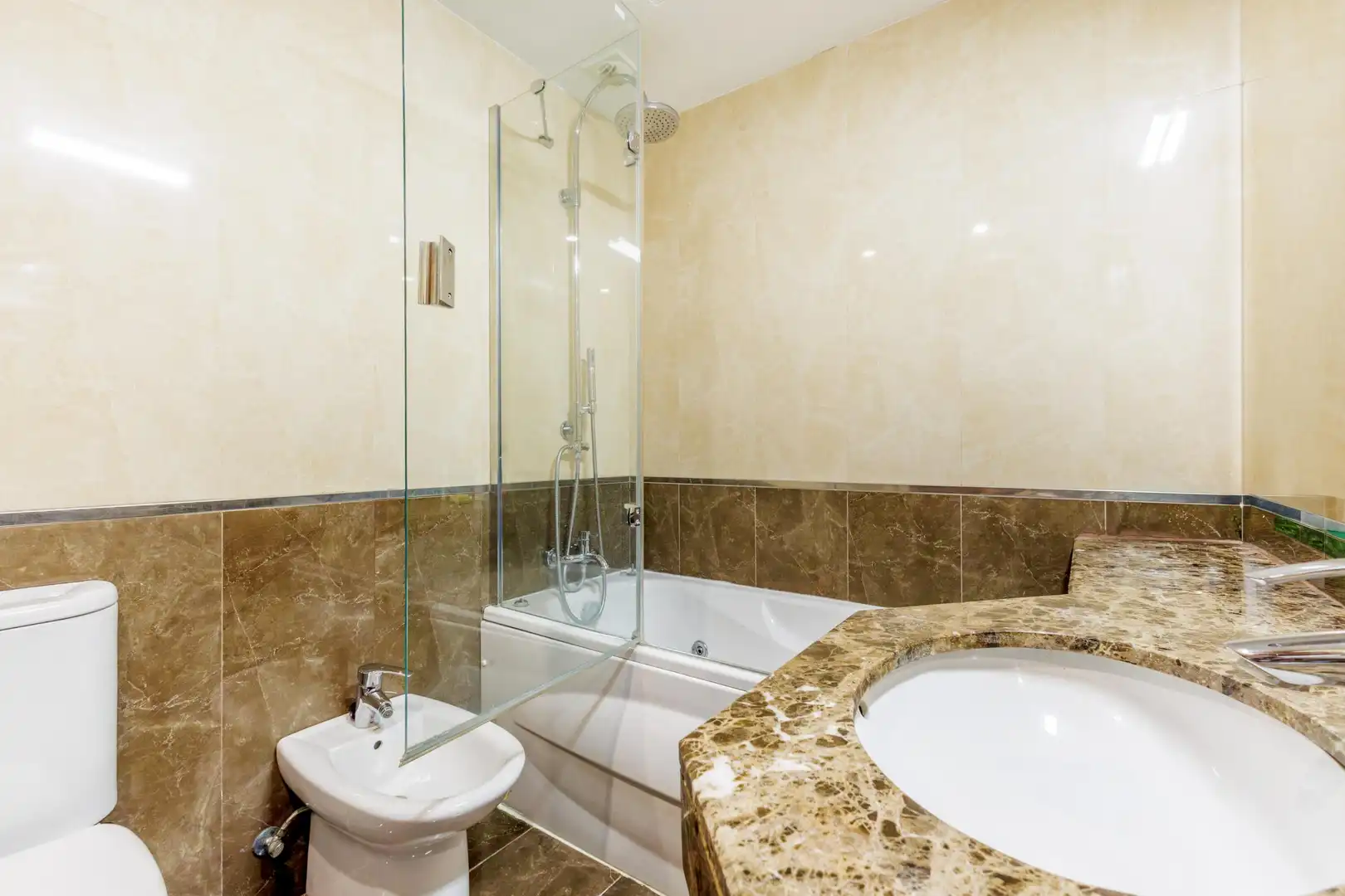 Baño de Apartamento en venta en Mijas con Aire acondicionado, Calefacción y Jardín privado