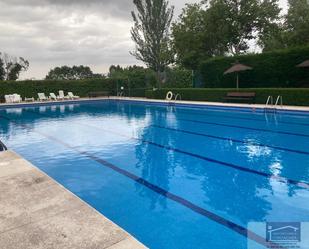 Piscina de Casa o xalet de lloguer en Colmenar Viejo amb Terrassa