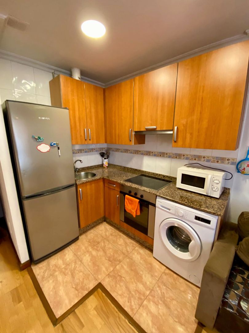 Cuina de Apartament en venda en Gijón  amb Calefacció, Parquet i Terrassa