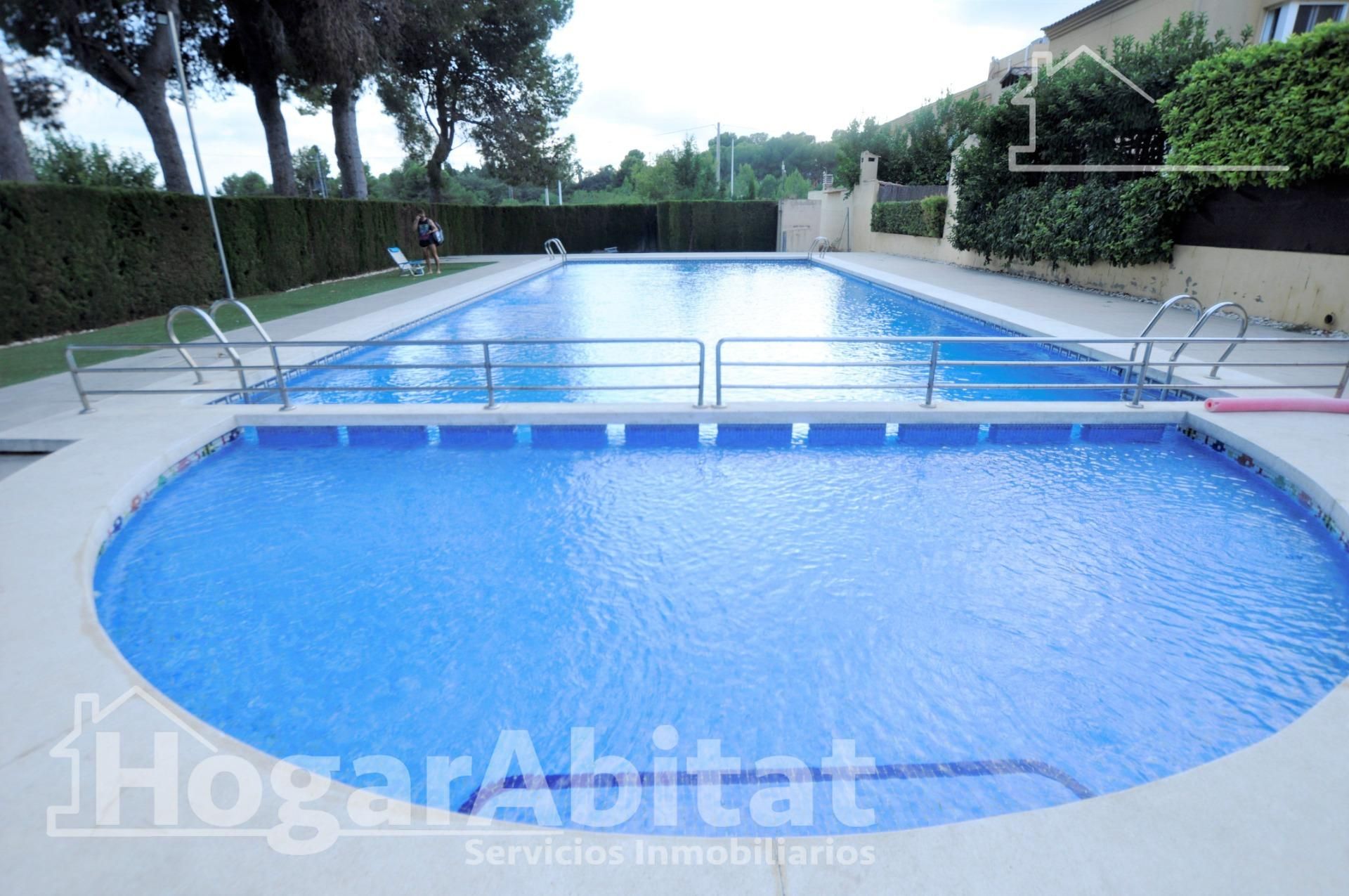 Swimming pool of Single-family semi-detached for sale in Godelleta  with Air Conditioner, Private garden and Terrace