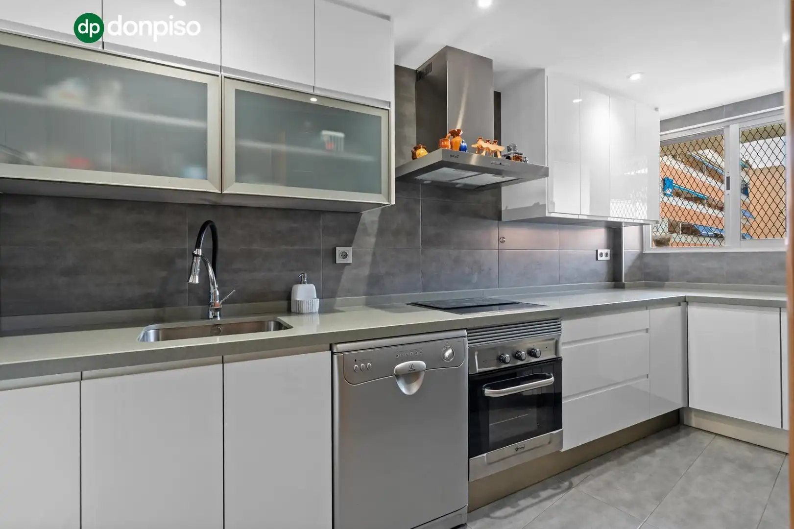 Ático con terraza en venta en Calle Calle Cristóbal de Morales 34, imagen 11