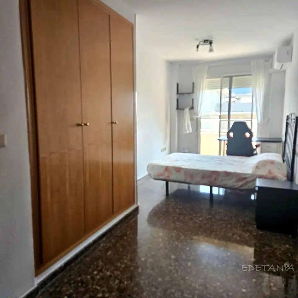 Habitación de Piso de alquiler en Alfara del Patriarca con Aire acondicionado, Amueblado y Balcón