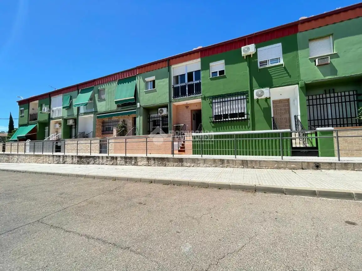 Vista exterior de Casa adosada en venta en Badajoz con Aire acondicionado
