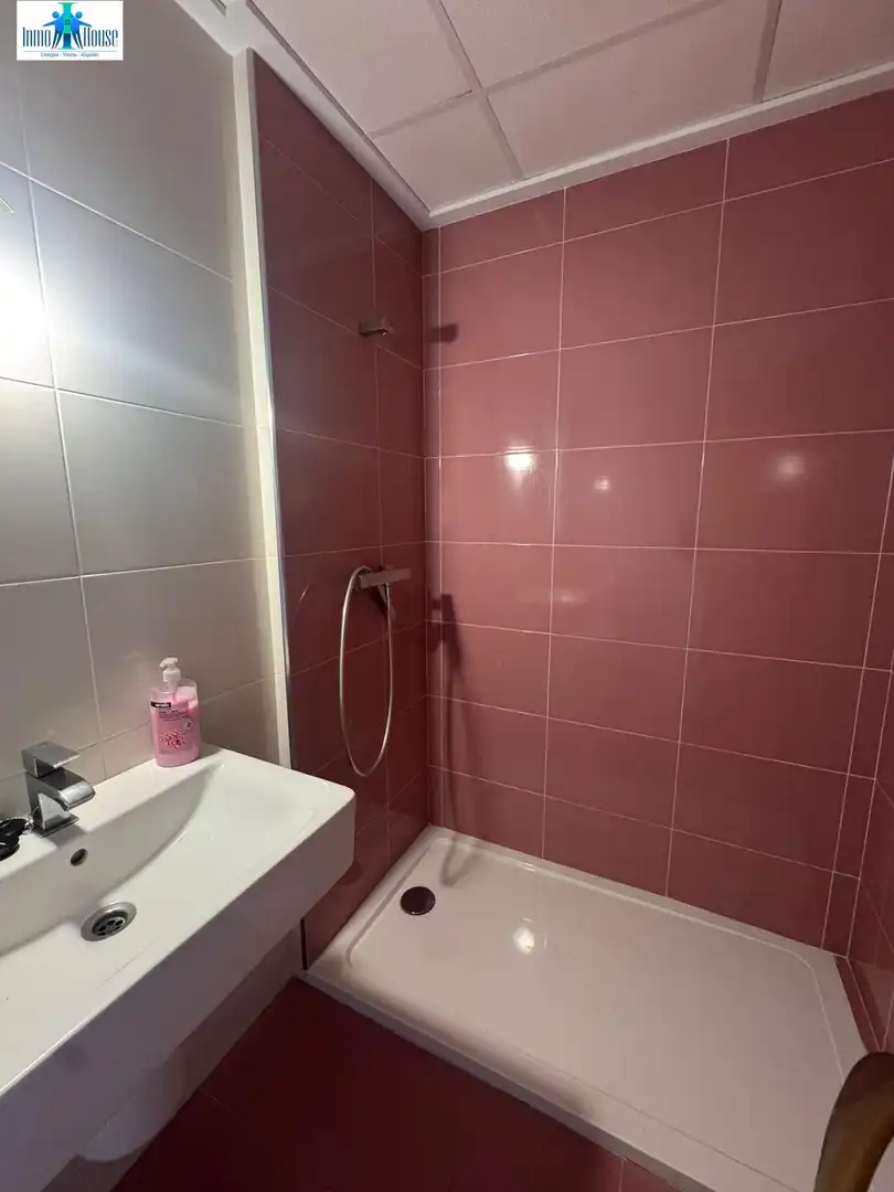 Bathroom of Flat for sale in Albacete  with Air Conditioner, Heating and Storage room