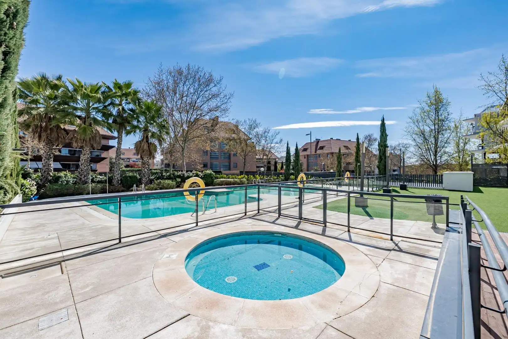 Schwimmbecken von Wohnung zum Verkauf in Boadilla del Monte mit Klimaanlage, Heizung und Terrasse