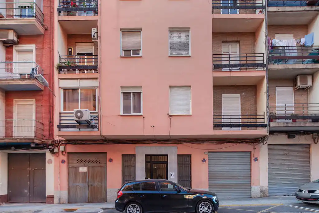 Vista exterior de Pis en venda en Valencia amb Terrassa i Balcó