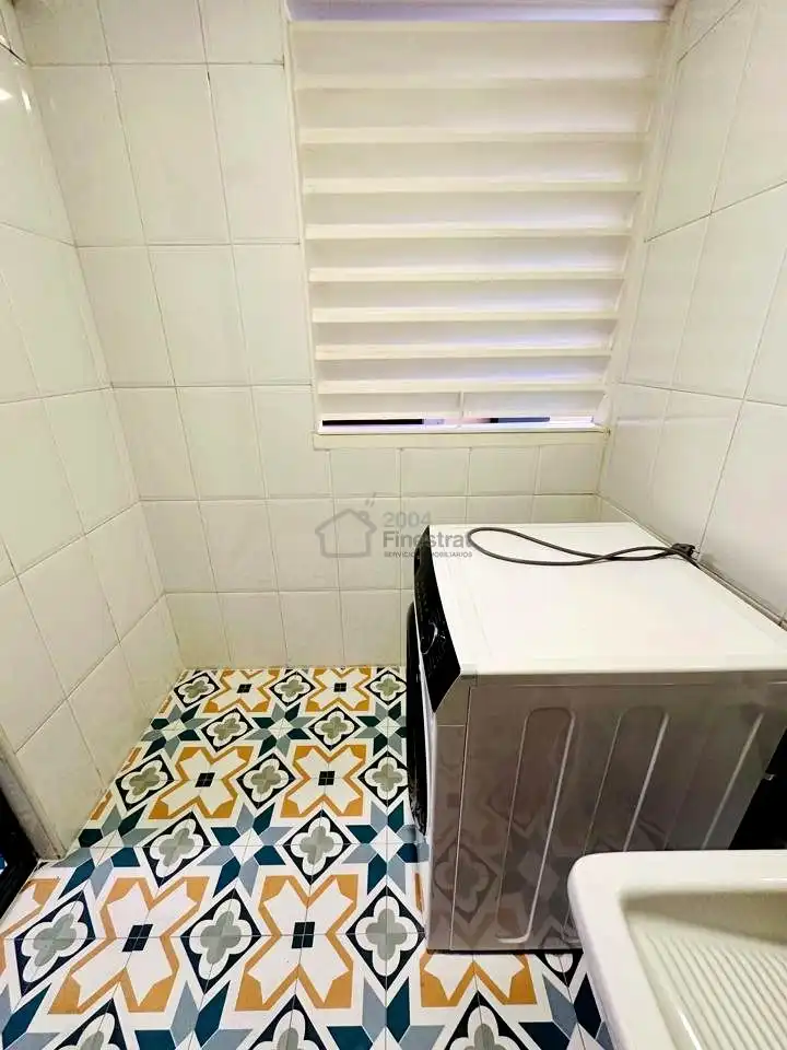 Bathroom of Flat for rent in Benidorm  with Terrace, Furnished and Community pool