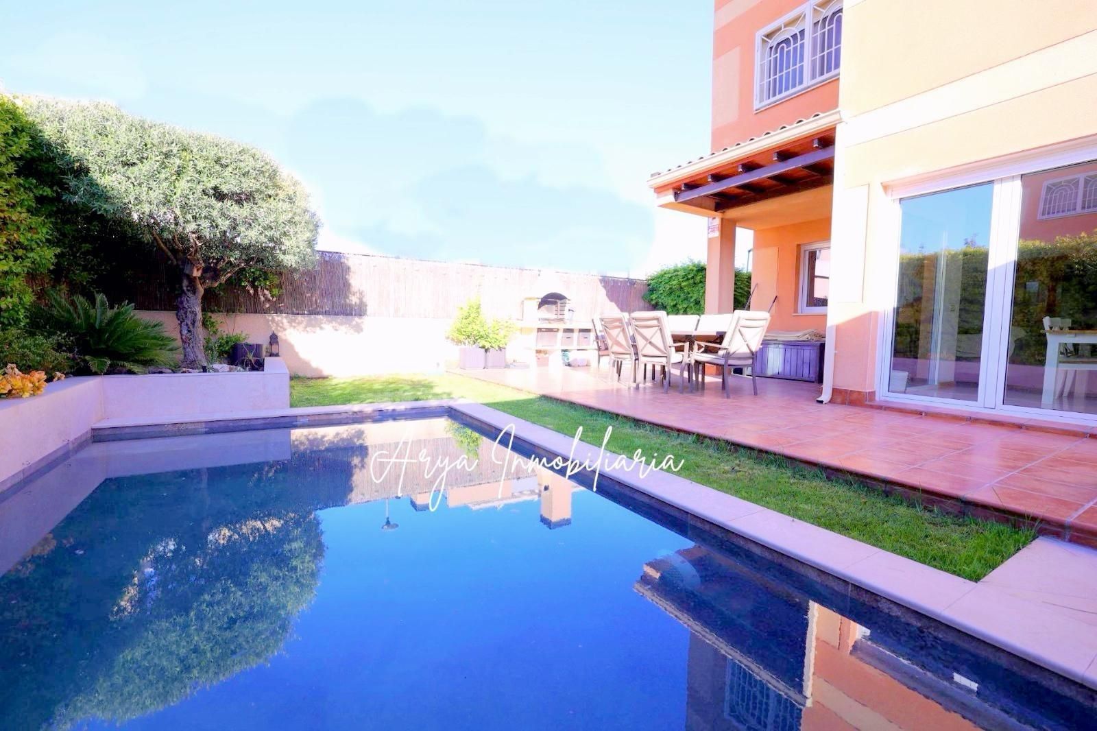 Swimming pool of Single-family semi-detached for sale in Torrejón de Ardoz  with Heating, Private garden and Terrace