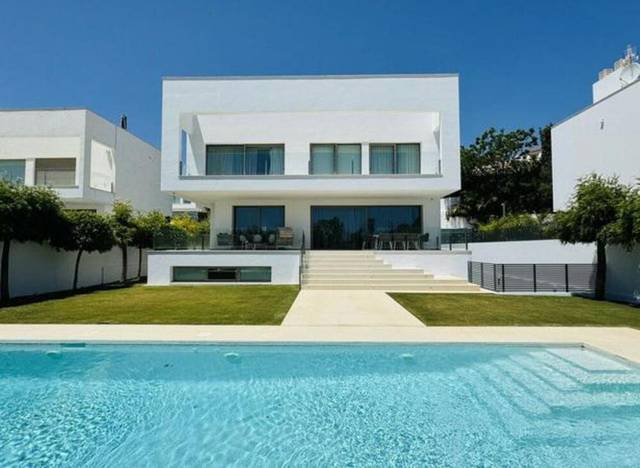 Casa-chalet en Alquiler en Calle 4, 53 en Guadalmina Baja