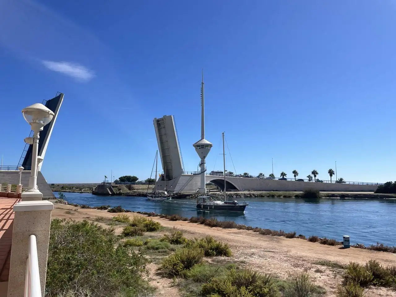 Vista exterior de Ático en venta en La Manga del Mar Menor con Aire acondicionado, Terraza y Piscina