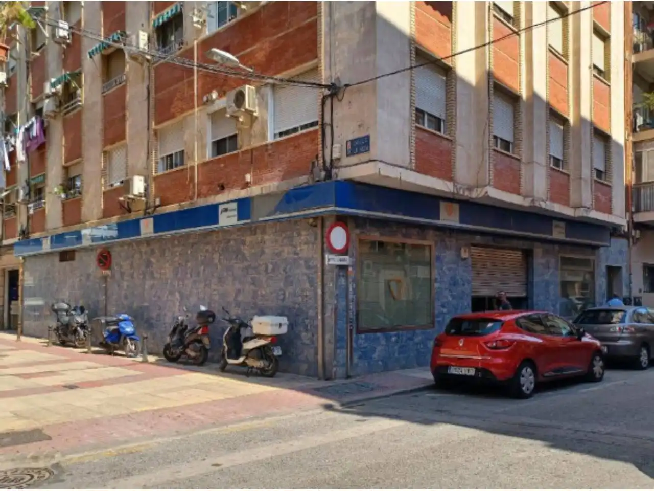 Vista exterior de Local en venda en Murcia amb Aire condicionat