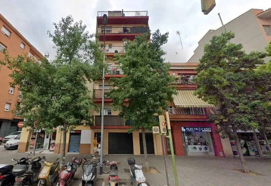 Piso en venta en Av/ Puig I cadafalch