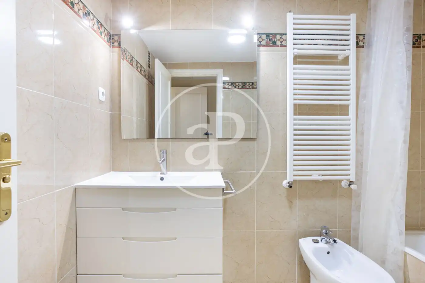 Badezimmer von Wohnung zur Miete in Valencia mit Klimaanlage, Heizung und Privatgarten