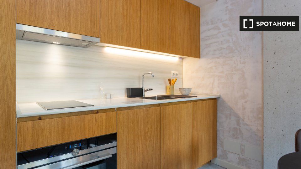 Cuina de Pis de lloguer en  Barcelona Capital amb Aire condicionat, Calefacció i Moblat