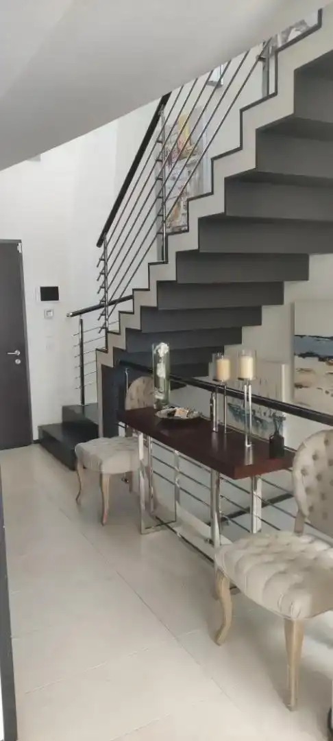 Sala de estar de Casa adosada en venta en Marbella con Aire acondicionado, Piscina y Balcón