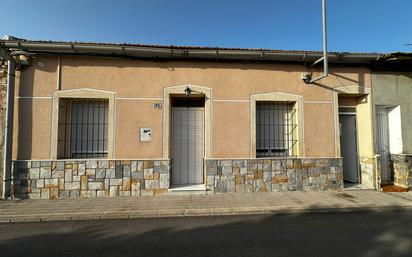 Außenansicht von Einfamilien-Reihenhaus zum verkauf in Almoradí mit Klimaanlage und Terrasse