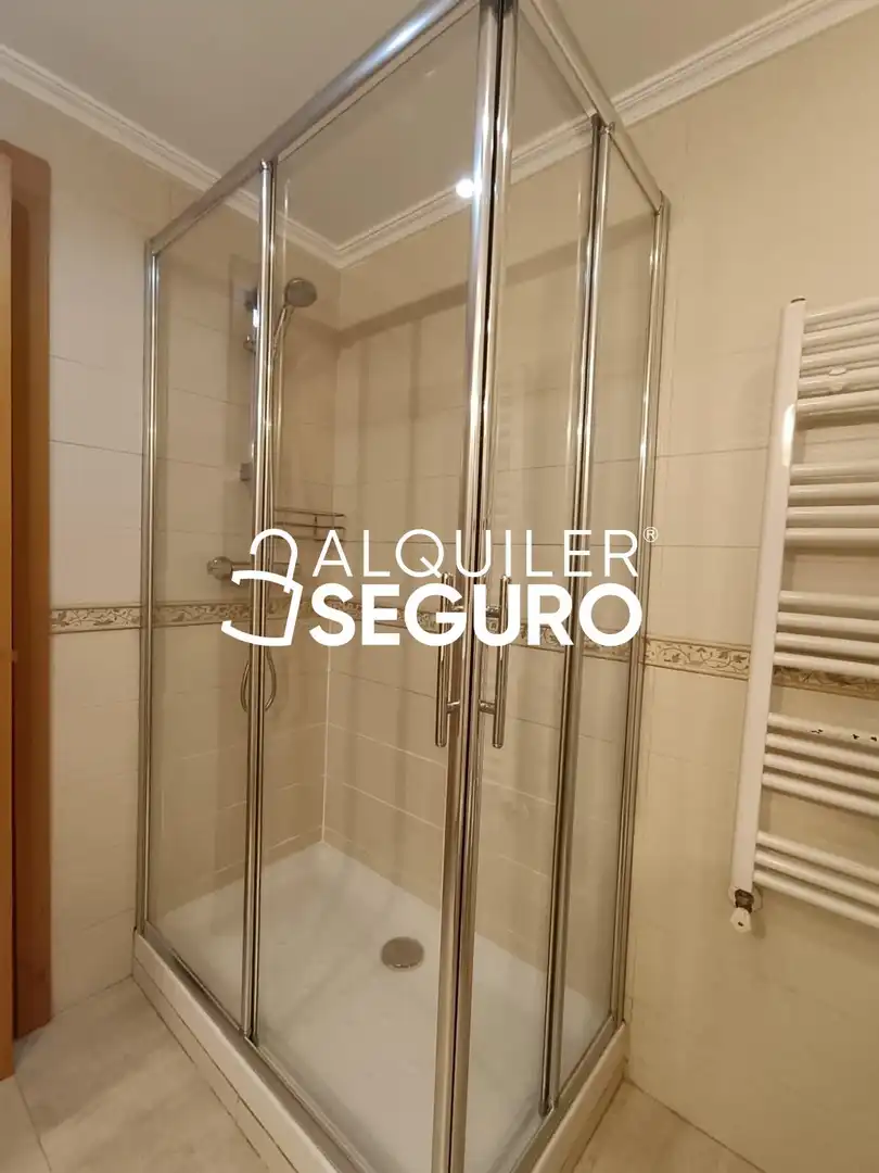 Baño de Piso de alquiler en Getafe con Calefacción, Terraza y Amueblado
