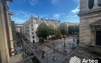 Vista exterior de Pis en venda en Bilbao  amb Balcó