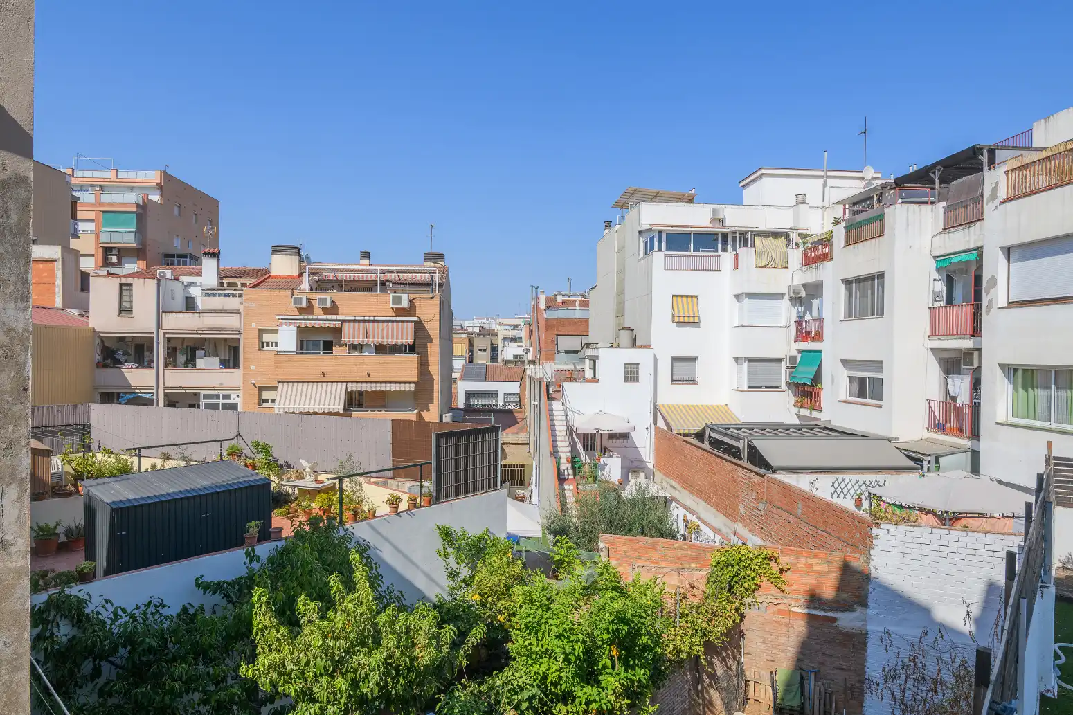 Vista exterior de Piso en venta en Sant Boi de Llobregat con Aire acondicionado, Calefacción y Parquet