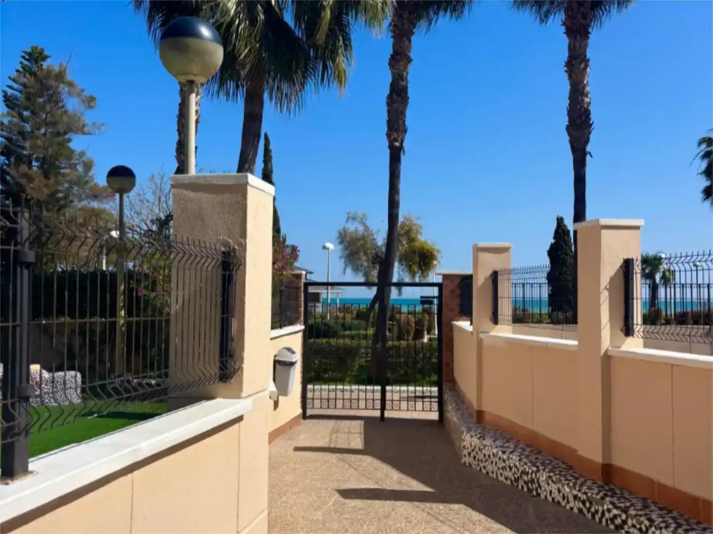 Vista exterior de Pis en venda en Oropesa del Mar / Orpesa amb Aire condicionat, Jardí privat i Piscina
