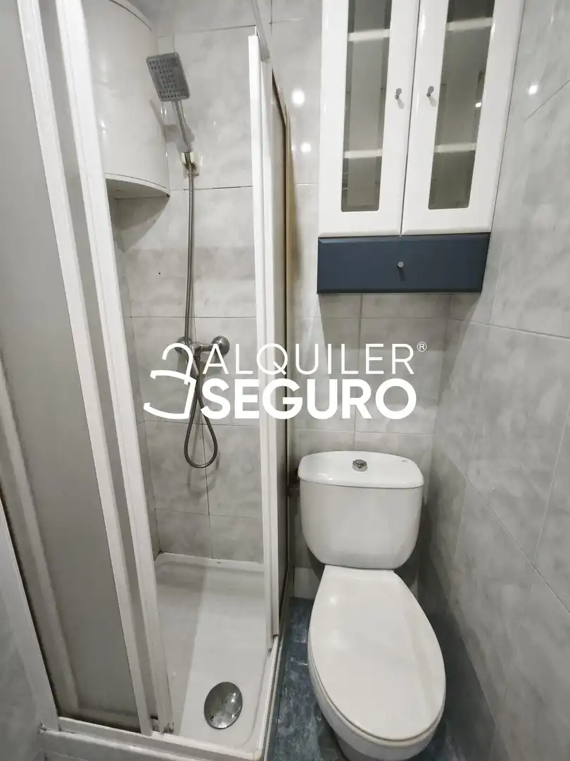 Badezimmer von Wohnung zur Miete in Zaragoza