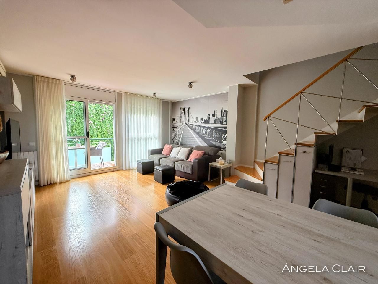 Sala d'estar de Dúplex en venda en Sant Vicenç Dels Horts amb Aire condicionat, Calefacció i Parquet