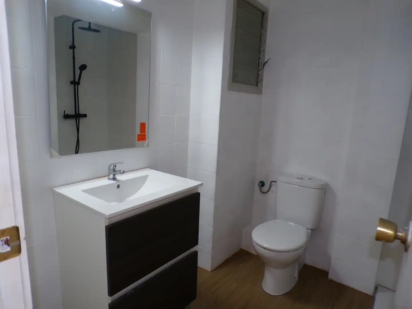 Badezimmer von Wohnung zum Verkauf in Godella mit Balkon