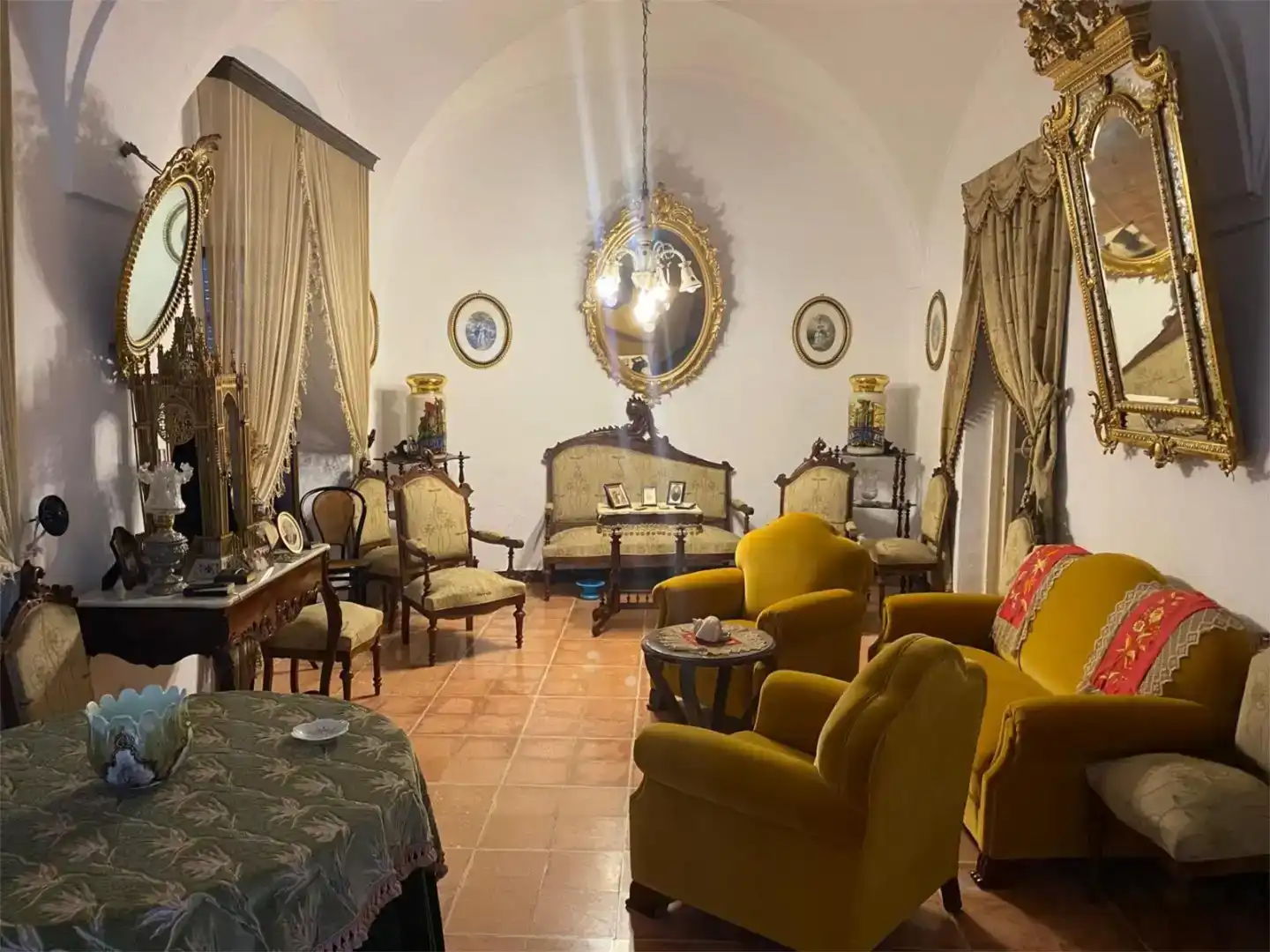 Sala d'estar de Planta baixa en venda en Fuente del Maestre amb Jardí privat, Traster i Moblat
