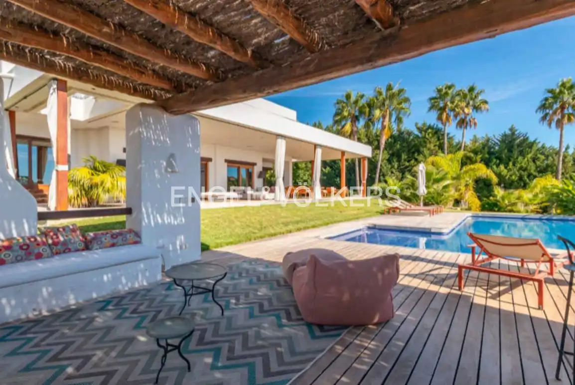 Casa con piscina en venta en Golf Bahía, imagen 3