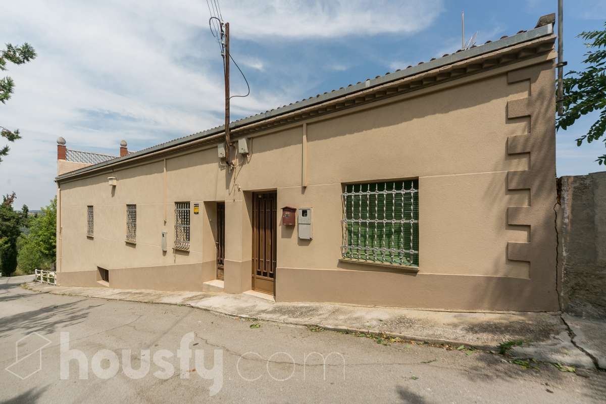 Vista exterior de Casa o xalet en venda en Argençola amb Calefacció, Jardí privat i Terrassa