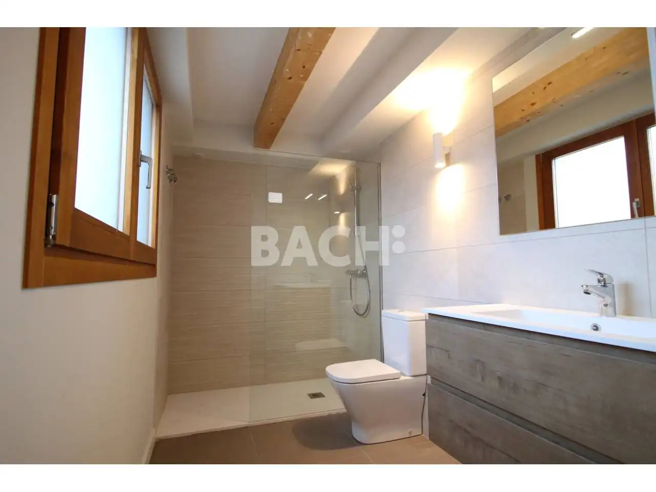 Bany de Dúplex en venda en Vic amb Aire condicionat, Calefacció i Parquet