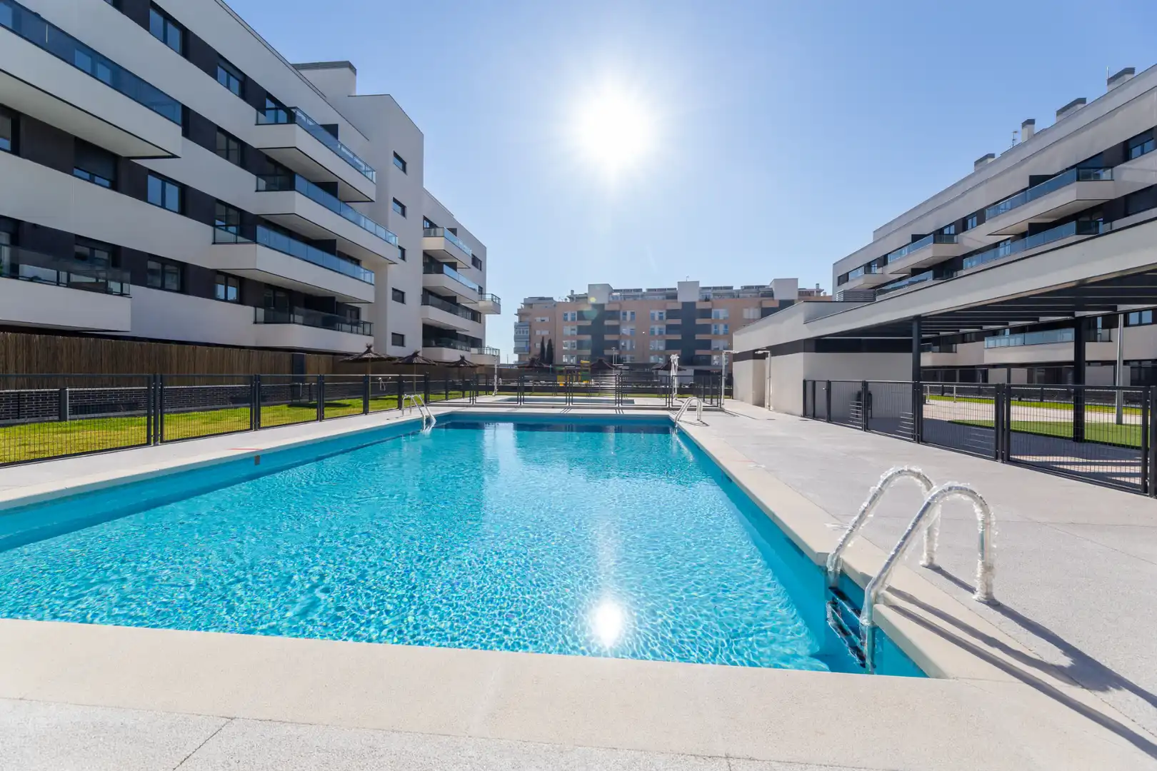 Piscina de Piso en venta en Alcalá de Henares con Aire acondicionado, Calefacción y Trastero