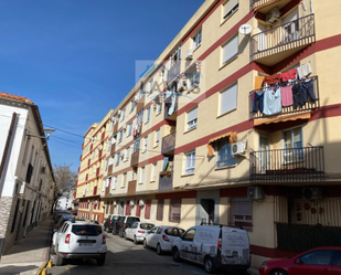 Exterior view of Flat for sale in Navalmoral de la Mata  with Terrace, Furnished and Oven