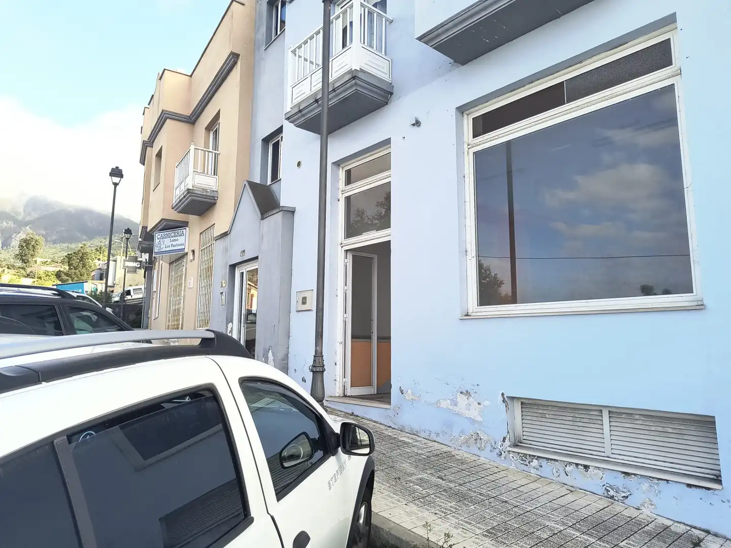 Vista exterior de Local en venta en La Orotava