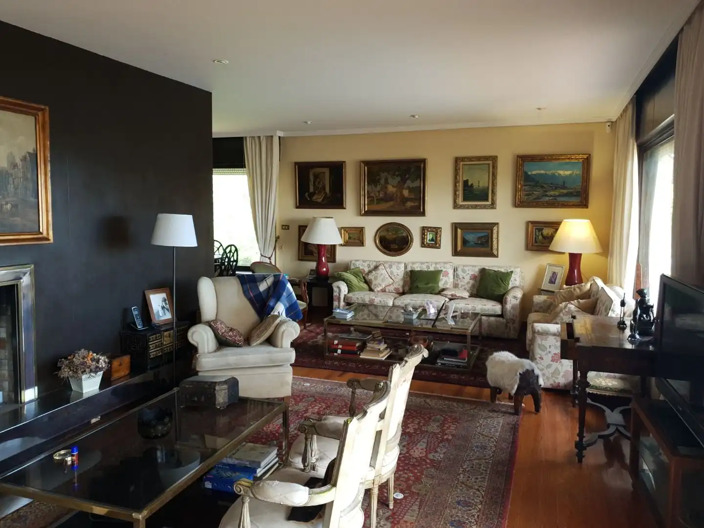 Sala d'estar de Casa o xalet en venda en Vigo  amb Calefacció, Jardí privat i Parquet