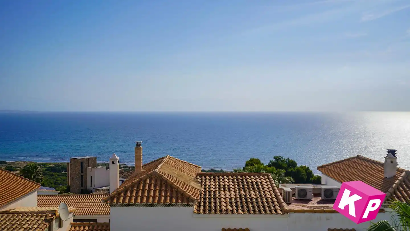 Vista exterior de Casa o xalet en venda en Santa Pola amb Jardí privat, Terrassa i Traster
