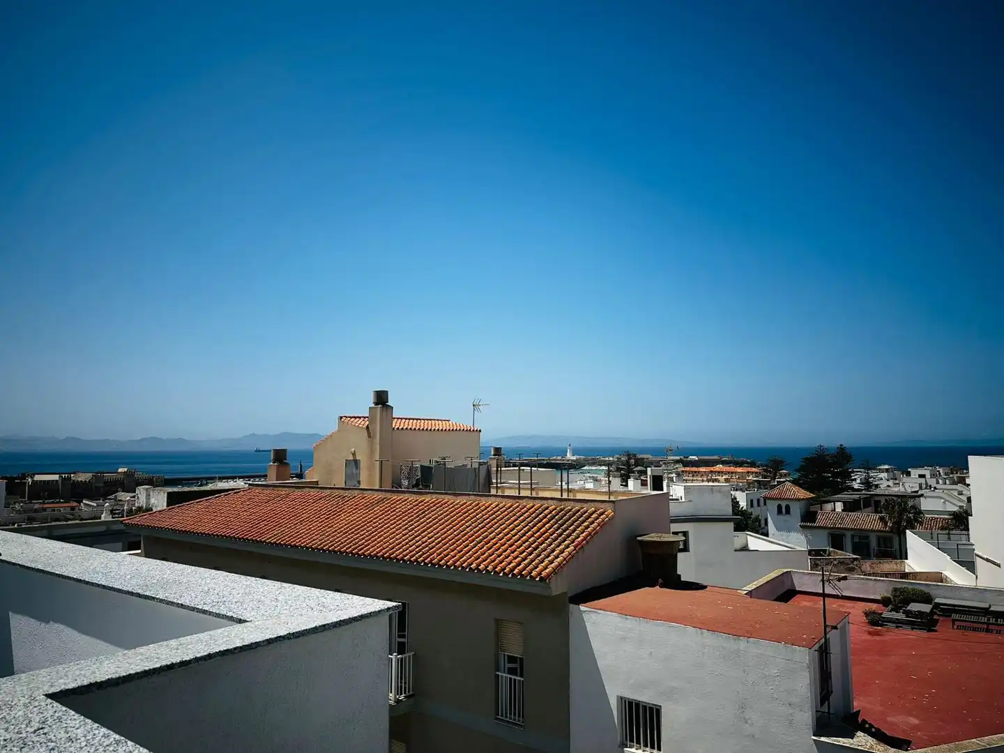 Außenansicht von Wohnungen zum Verkauf in Tarifa mit Klimaanlage, Heizung und Terrasse