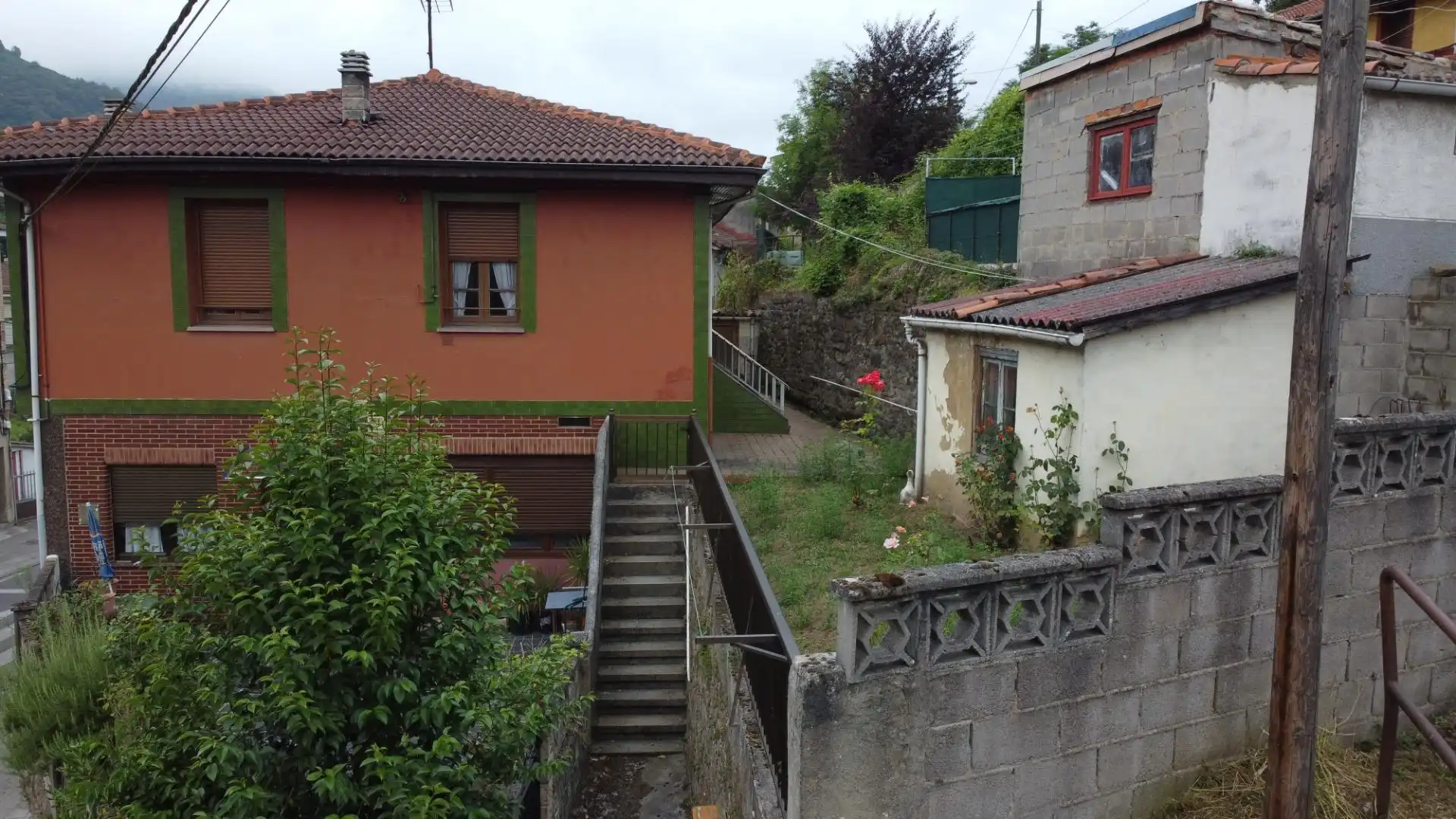 Vista exterior de Casa adosada en venta en Mieres (Asturias)