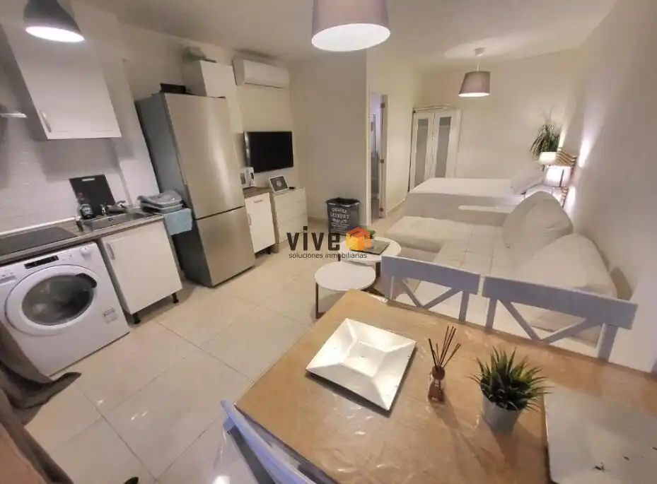 Sala de estar de Casa o chalet en venta en Estepona con Aire acondicionado, Jardín privado y Terraza