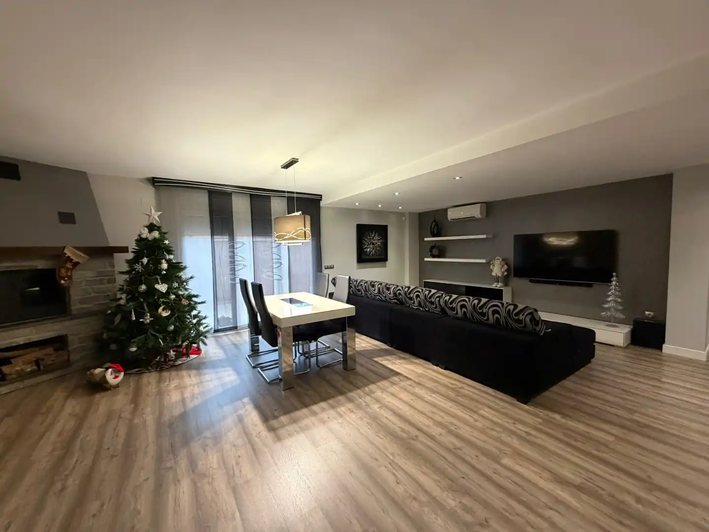 Living room of Houses for sale in Albesa  with Air Conditioner, Heating and Parquet flooring