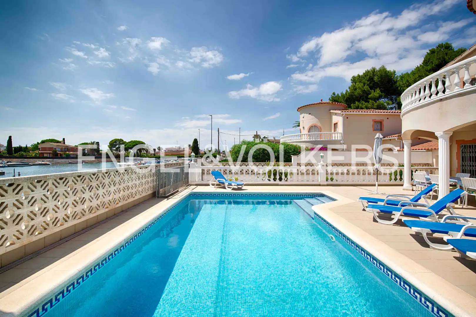 Casa con piscina en venta en Carrer Pení, imagen 4