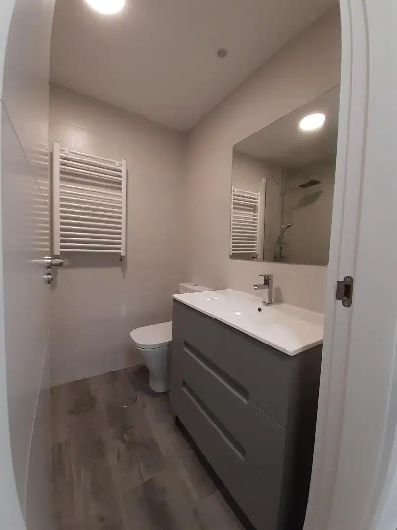 Bathroom of Flat for rent in Pozuelo de Alarcón  with Air Conditioner, Heating and Parquet flooring