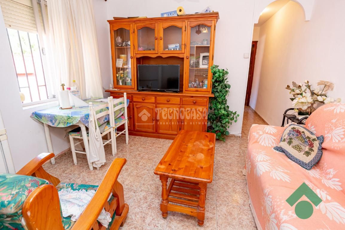 Living room of Single-family semi-detached for sale in Algeciras  with Terrace