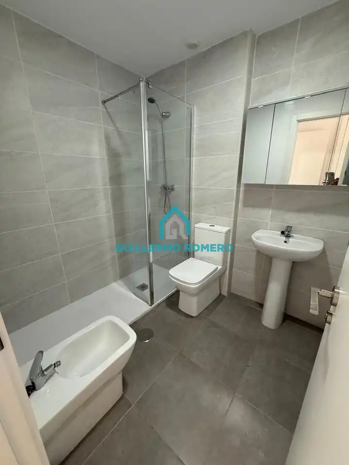 Bathroom of Flat for rent in Gines  with Air Conditioner and Terrace