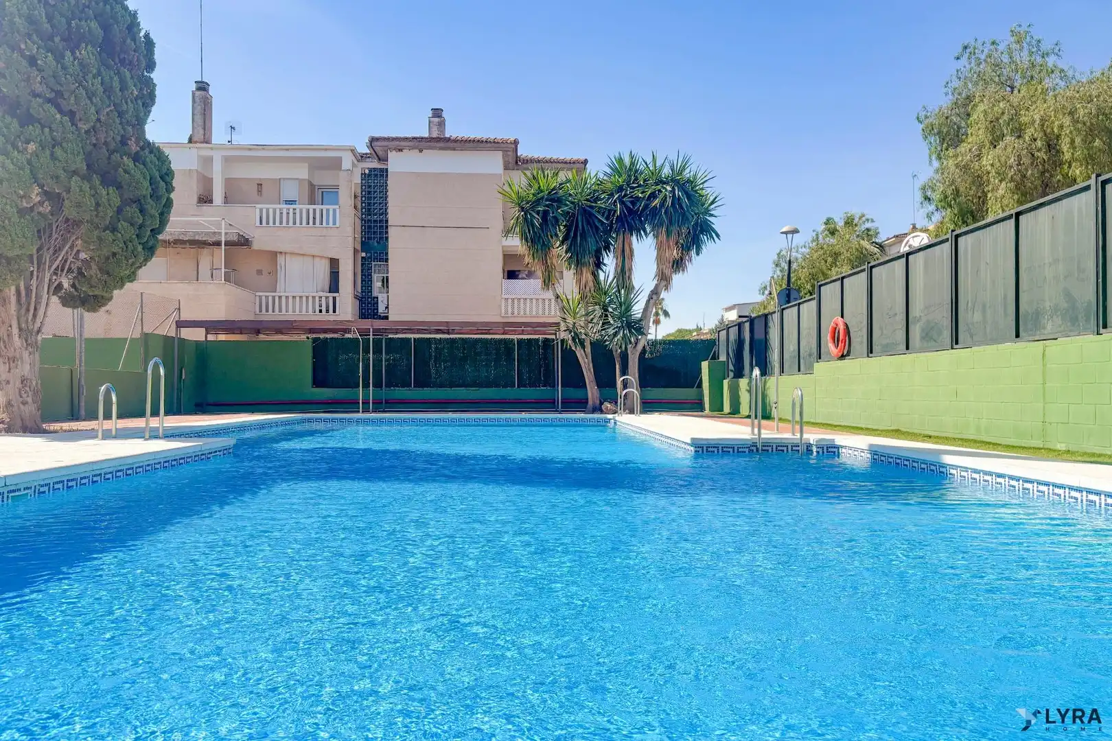 Swimming pool of Flat for rent in Tomares  with Balcony and Community pool