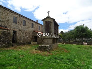 Casa amb jardí en venda a Mosteiro