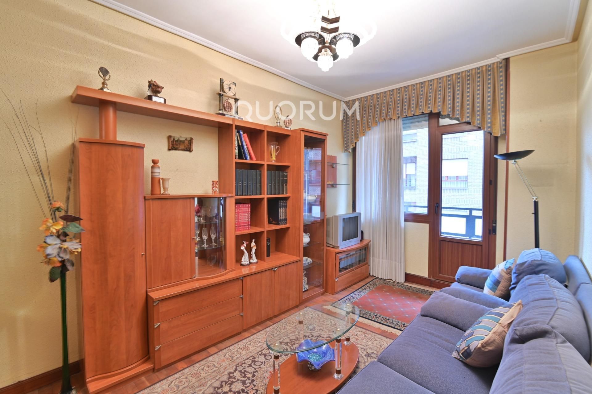 Dormitori de Pis en venda en Bilbao  amb Calefacció, Traster i Balcó