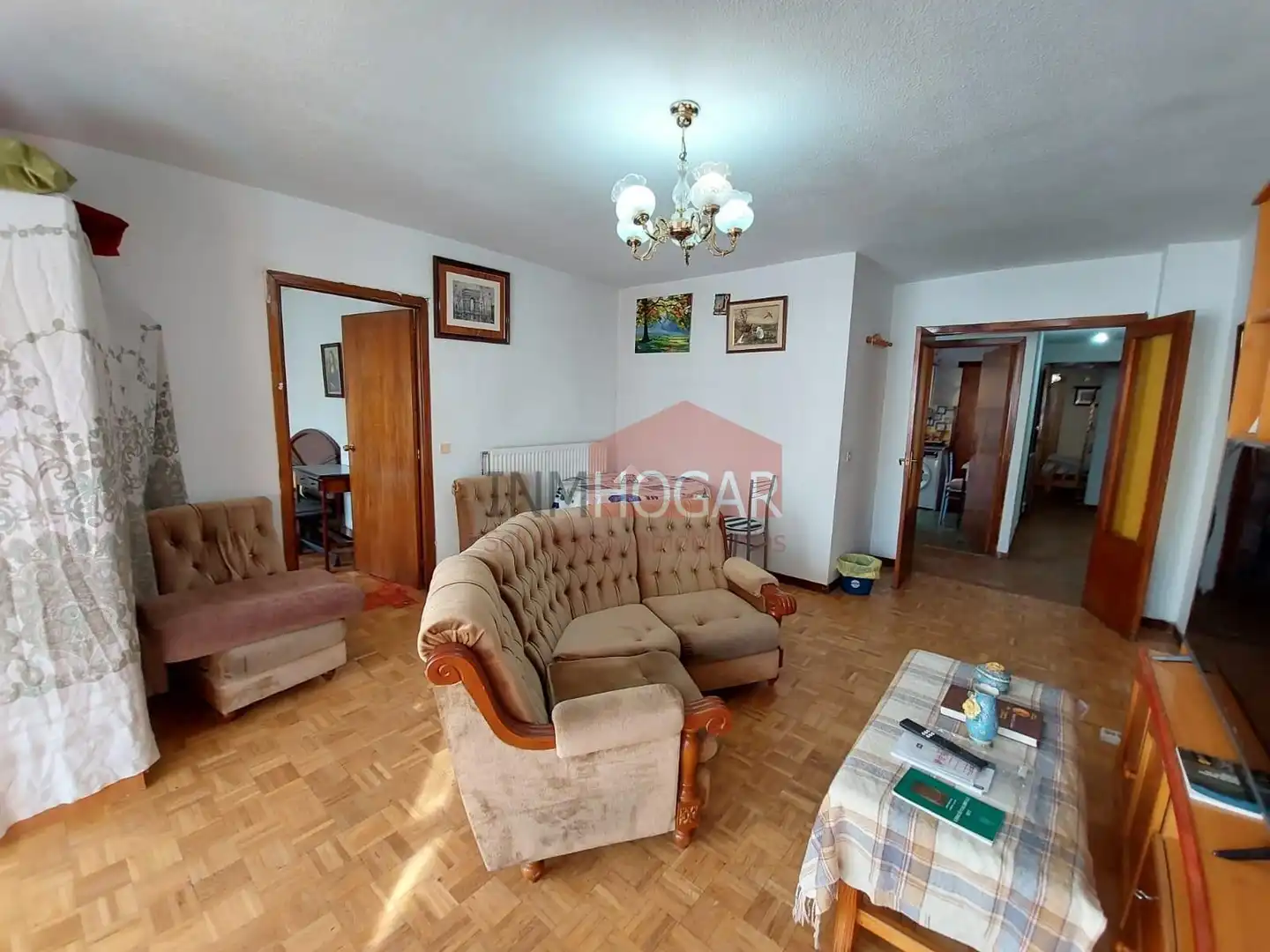 Sala d'estar de Pis de lloguer en Ávila amb Parquet, Terrassa i Moblat